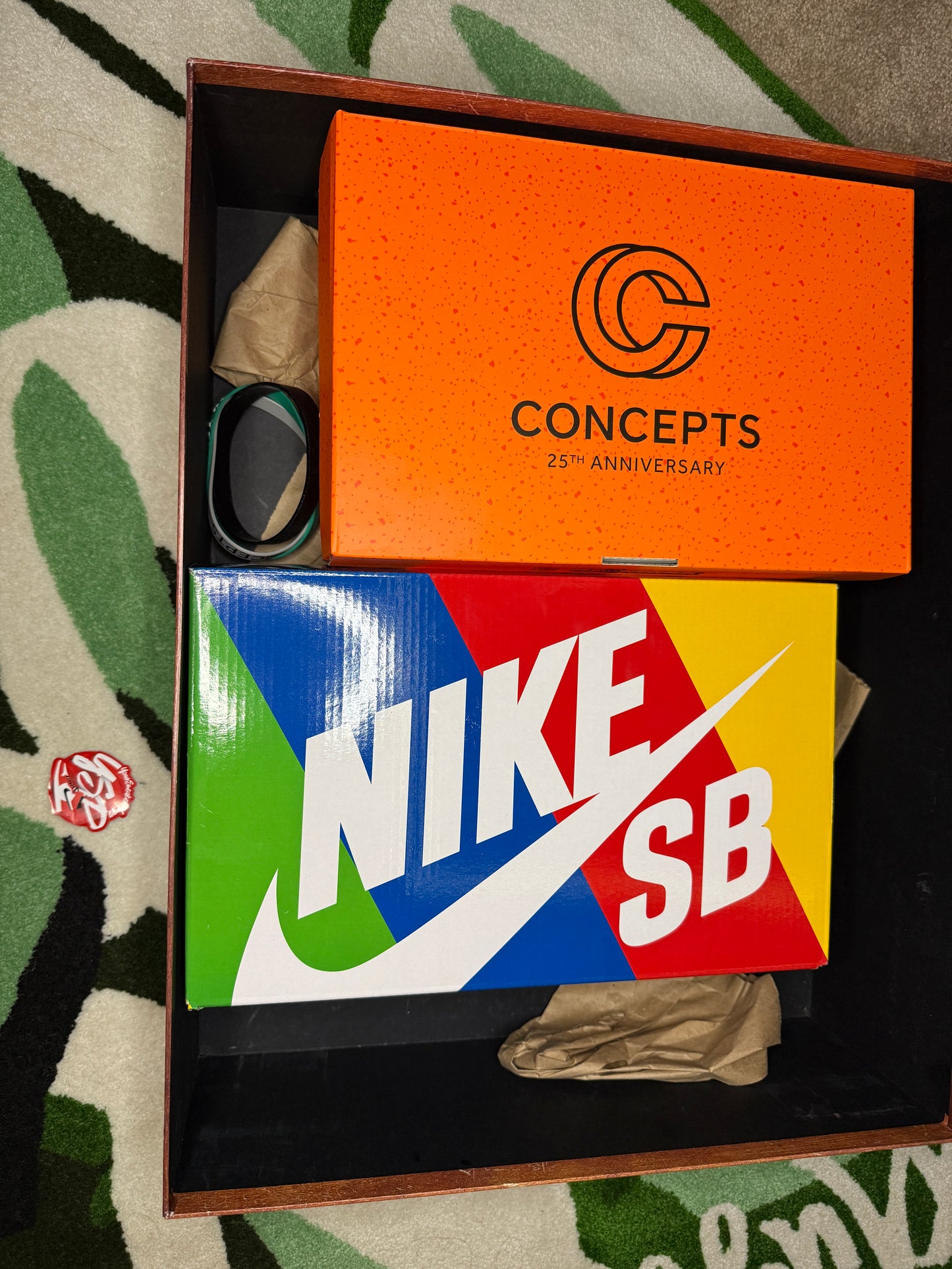 Nike SB Dunk Low Concepts “Orange Lobster” Special Box