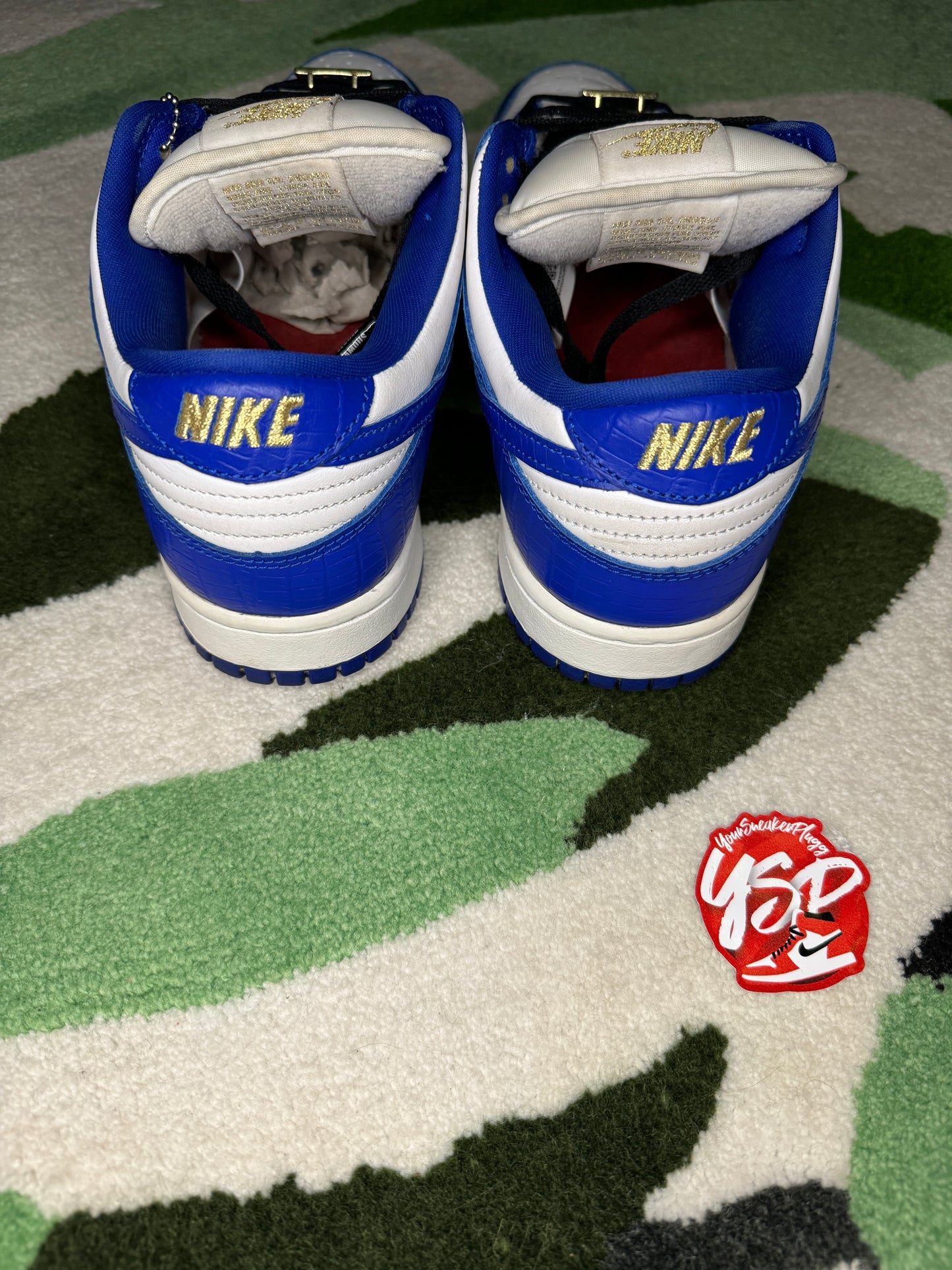 Nike SB Dunk Low Supreme “Hyper Royal”