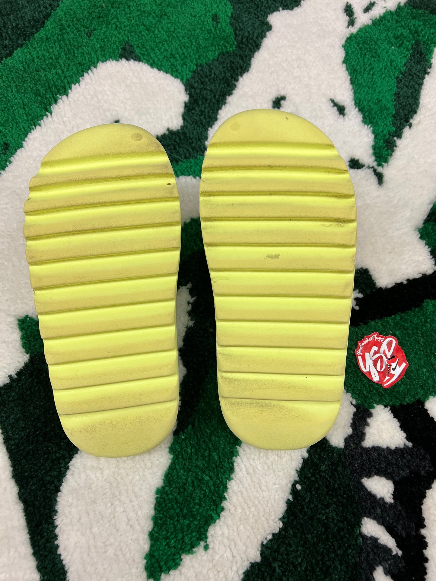 Yeezy Slide “Glow”