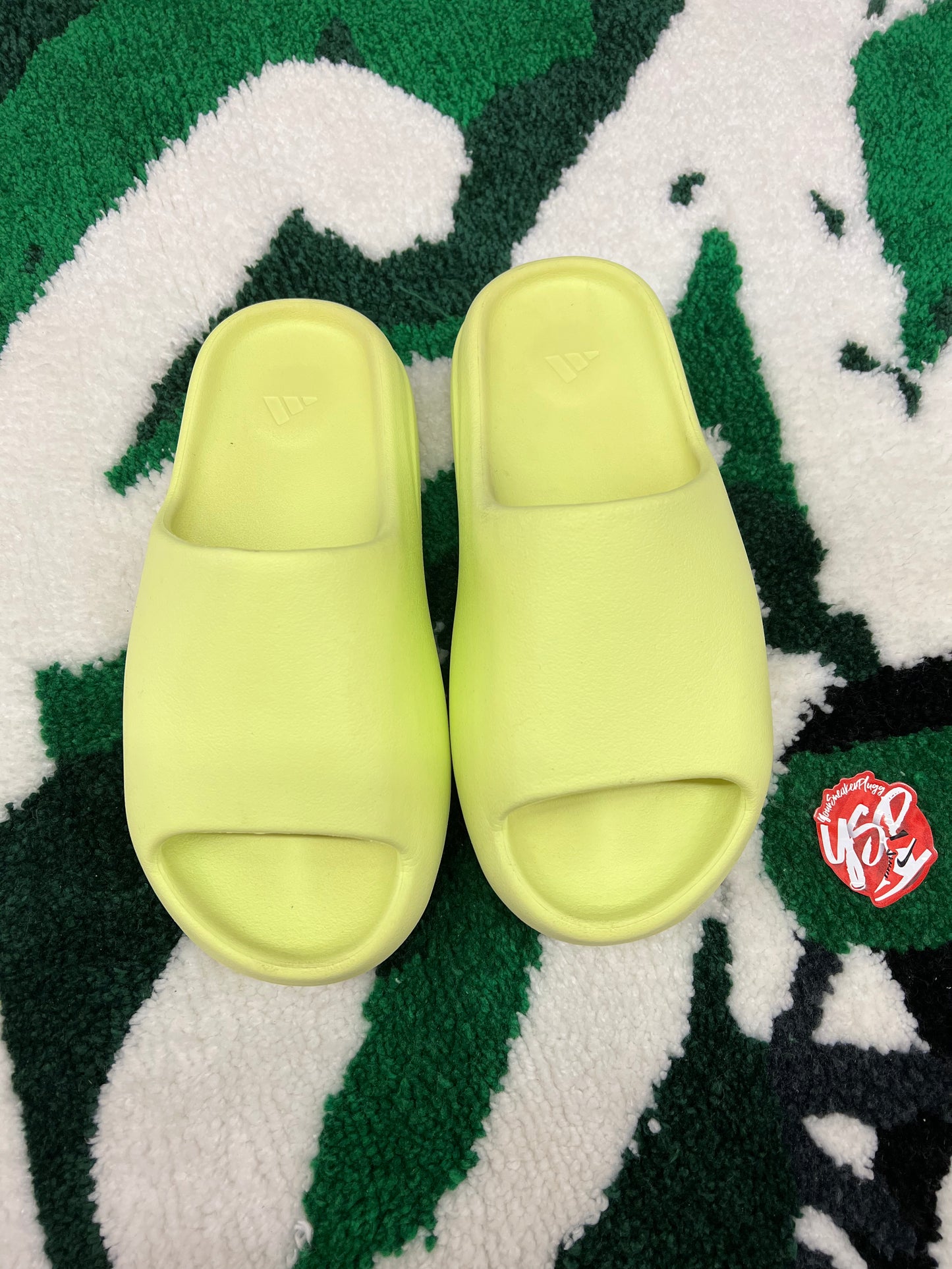 Yeezy Slide “Glow”