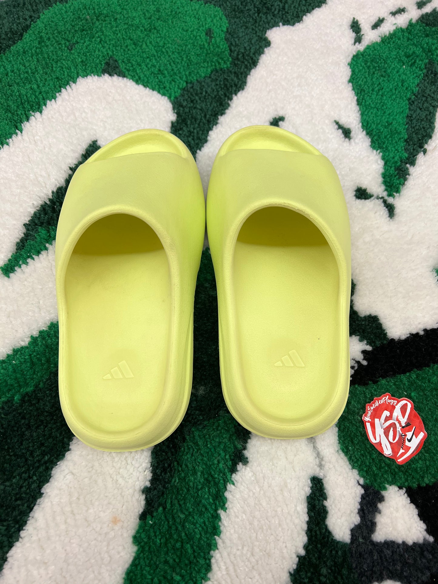 Yeezy Slide “Glow”