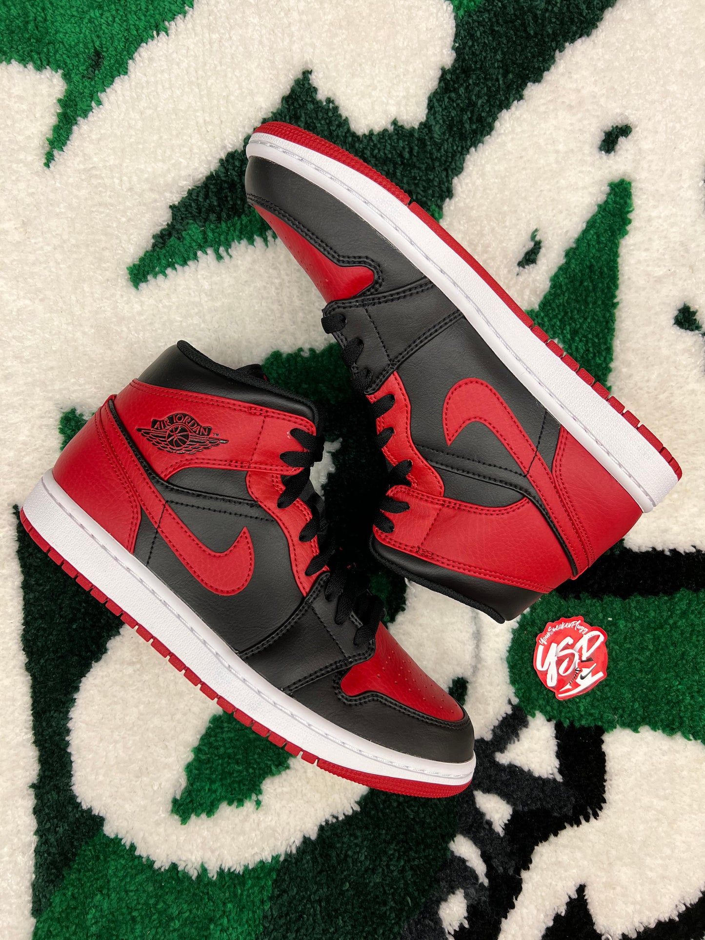 Jordan 1 Mid “Banned”